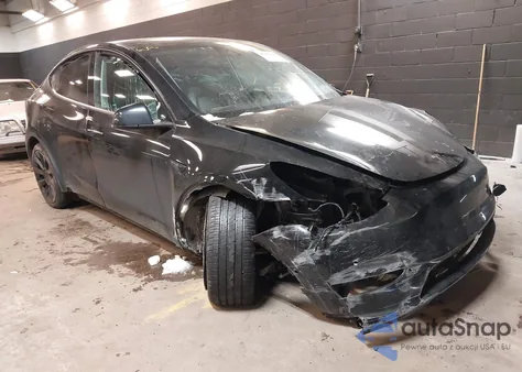 2022 Tesla Model Y Long Range Dual Motor All-Wheel Drive z USA, uszkodzony, nr VIN 7SAYGDEE4NF320766